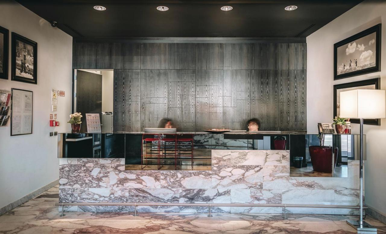 Hotel Continental Cremona Bagian luar foto