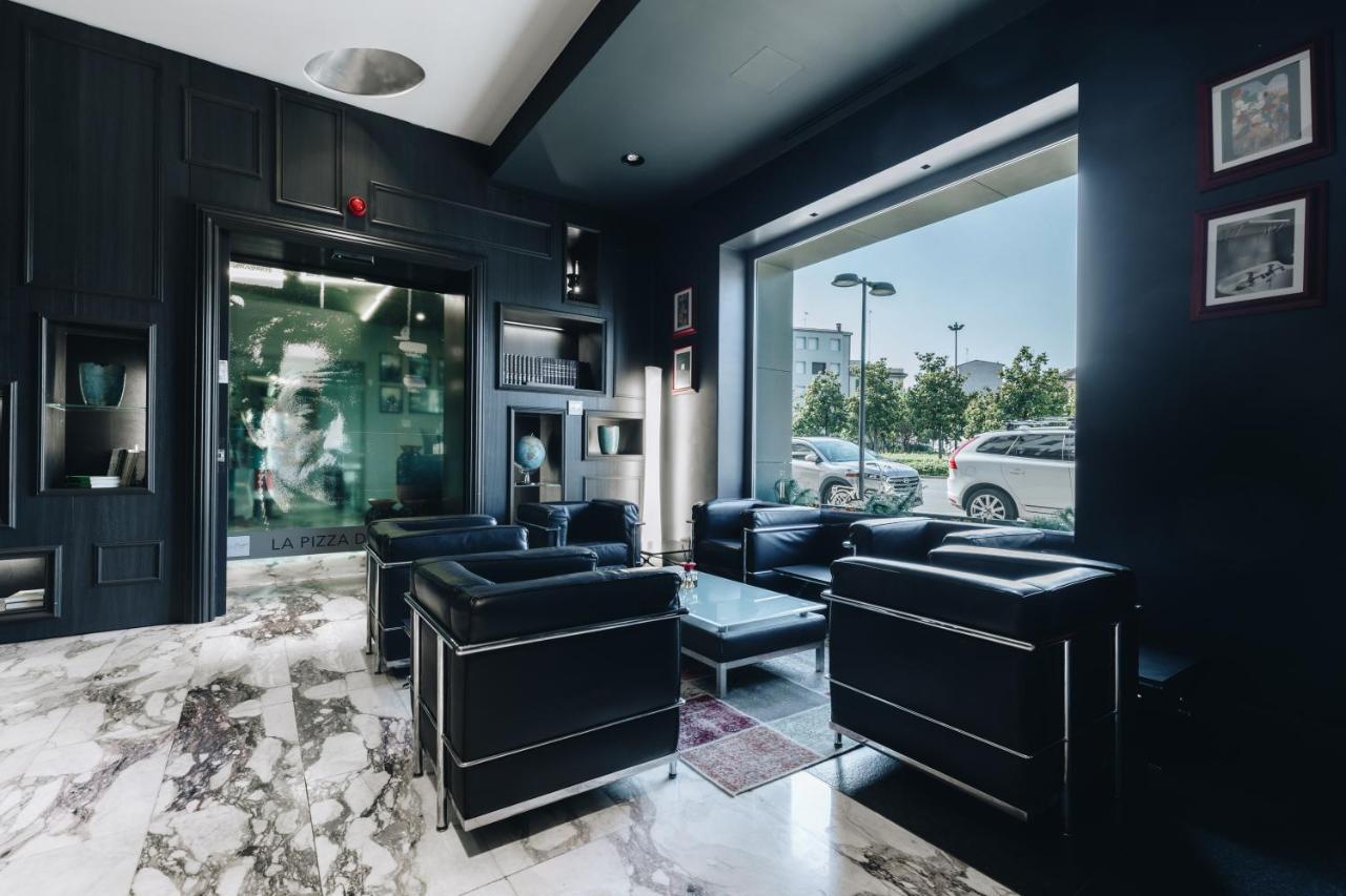 Hotel Continental Cremona Bagian luar foto