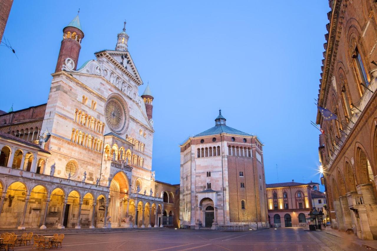 Hotel Continental Cremona Bagian luar foto