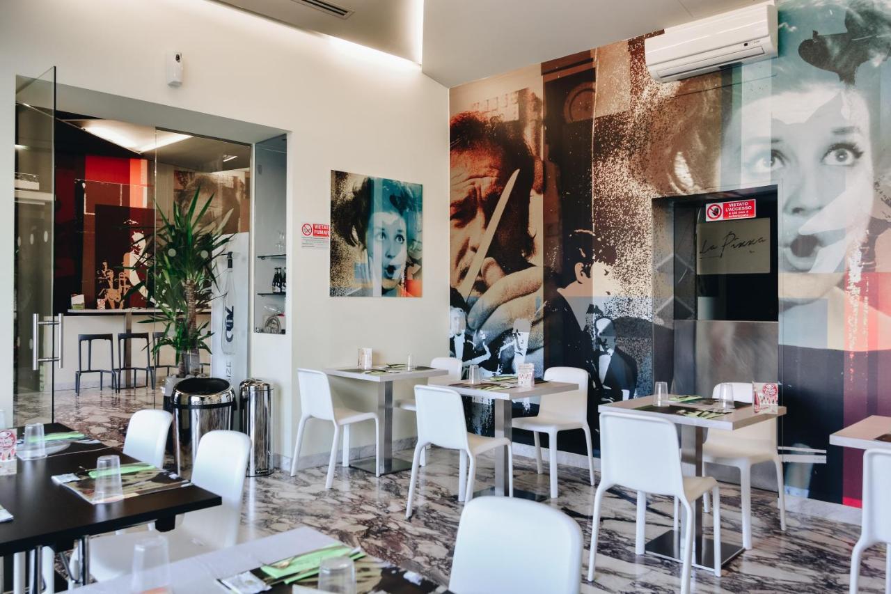 Hotel Continental Cremona Bagian luar foto