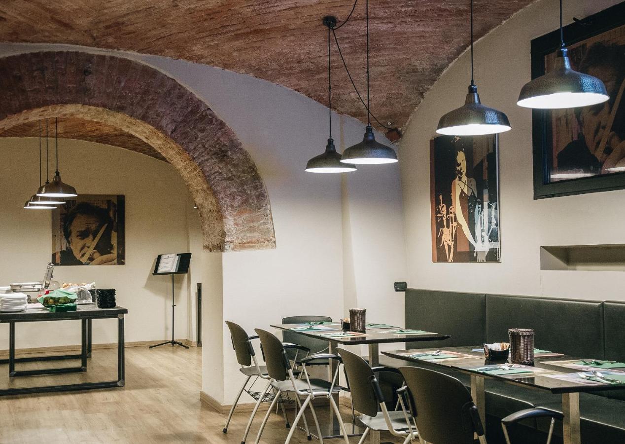 Hotel Continental Cremona Bagian luar foto