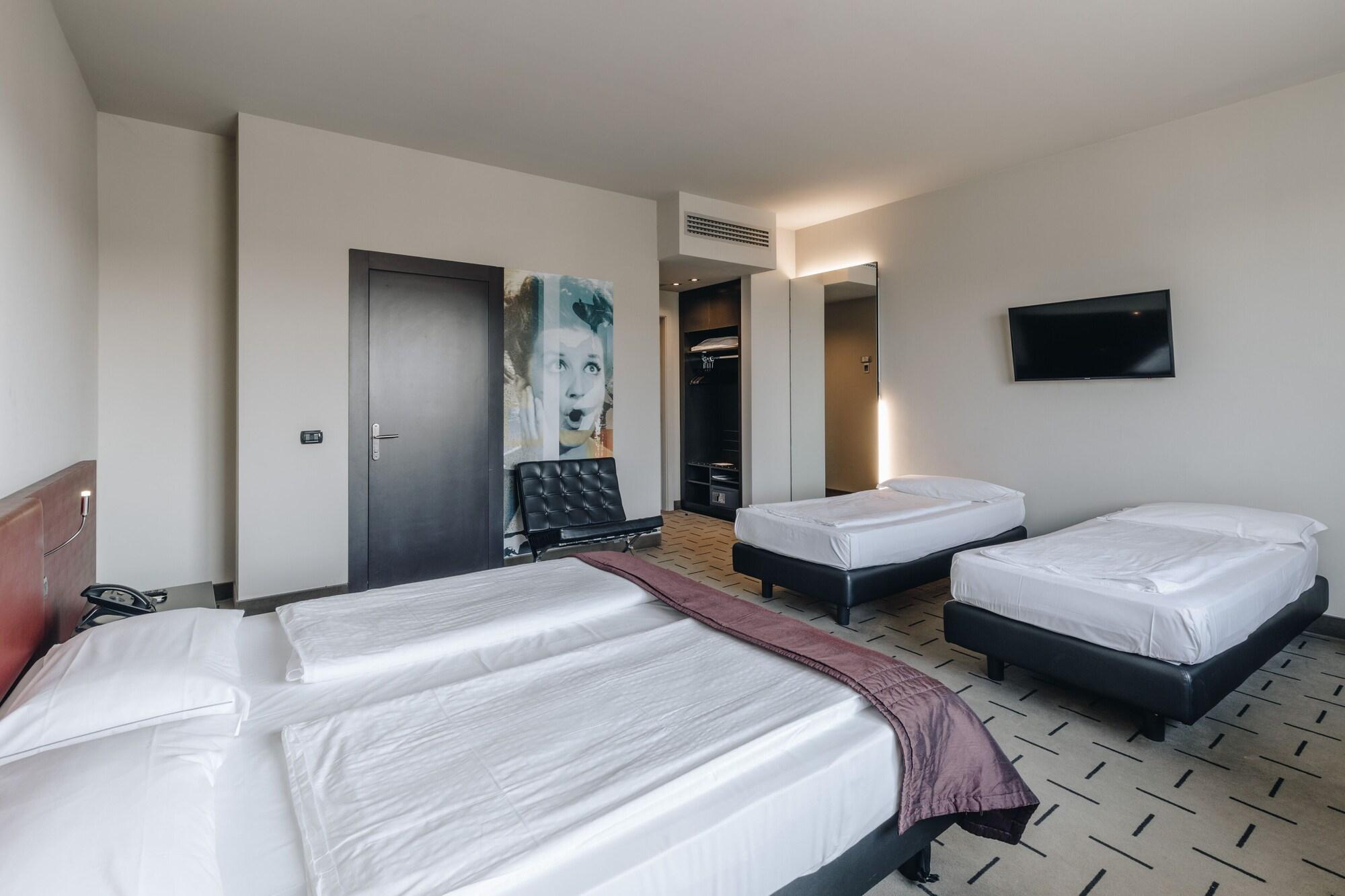 Hotel Continental Cremona Bagian luar foto
