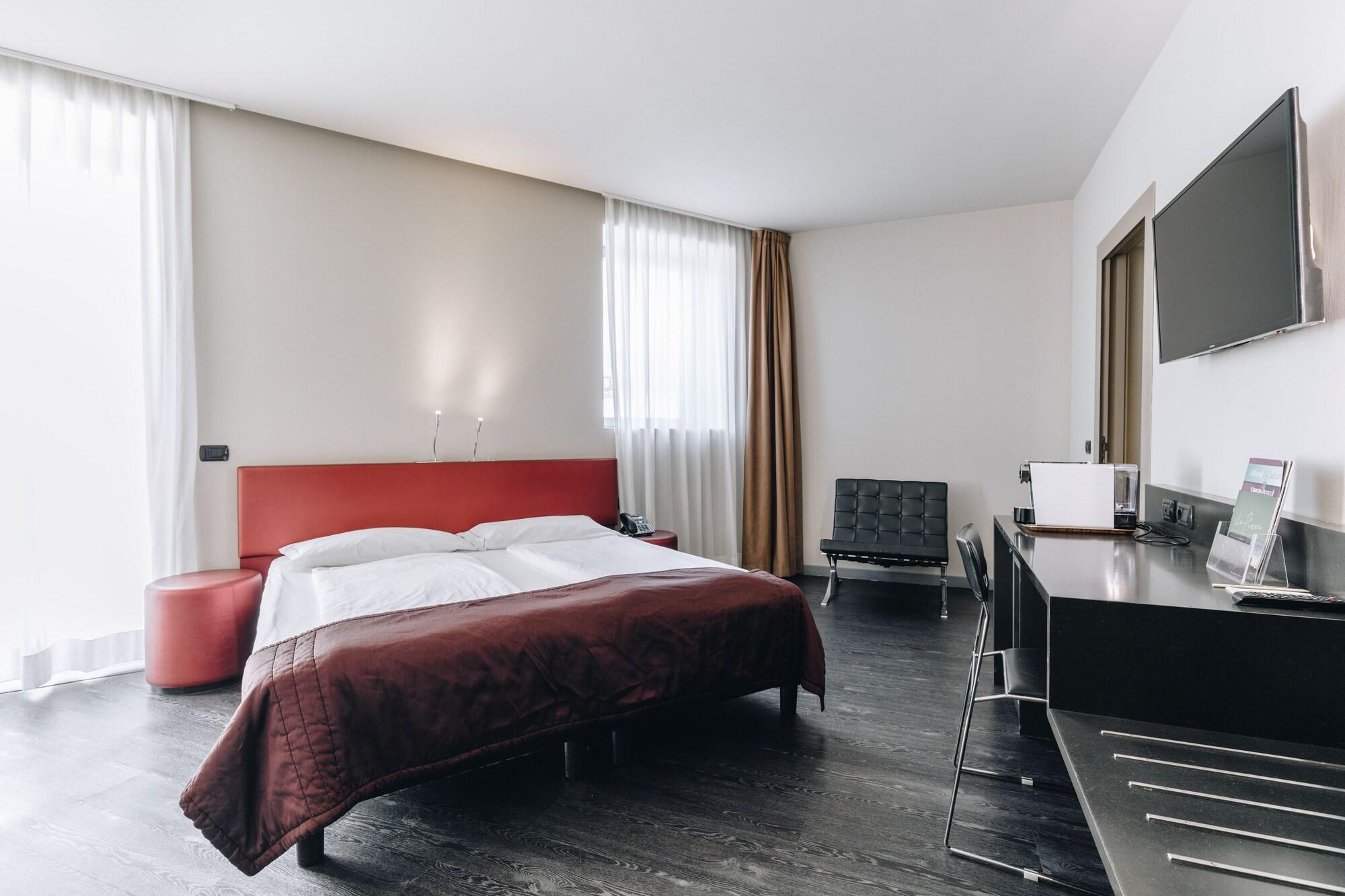 Hotel Continental Cremona Bagian luar foto