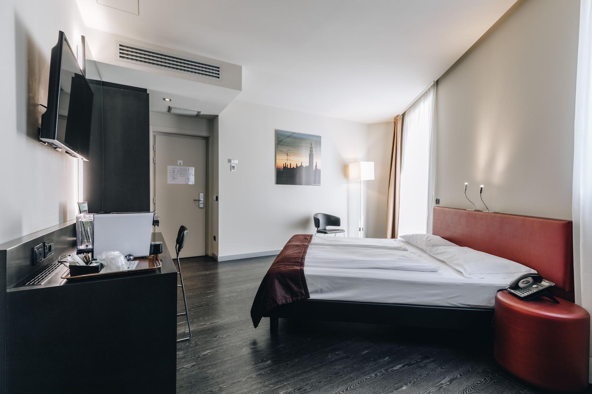 Hotel Continental Cremona Bagian luar foto