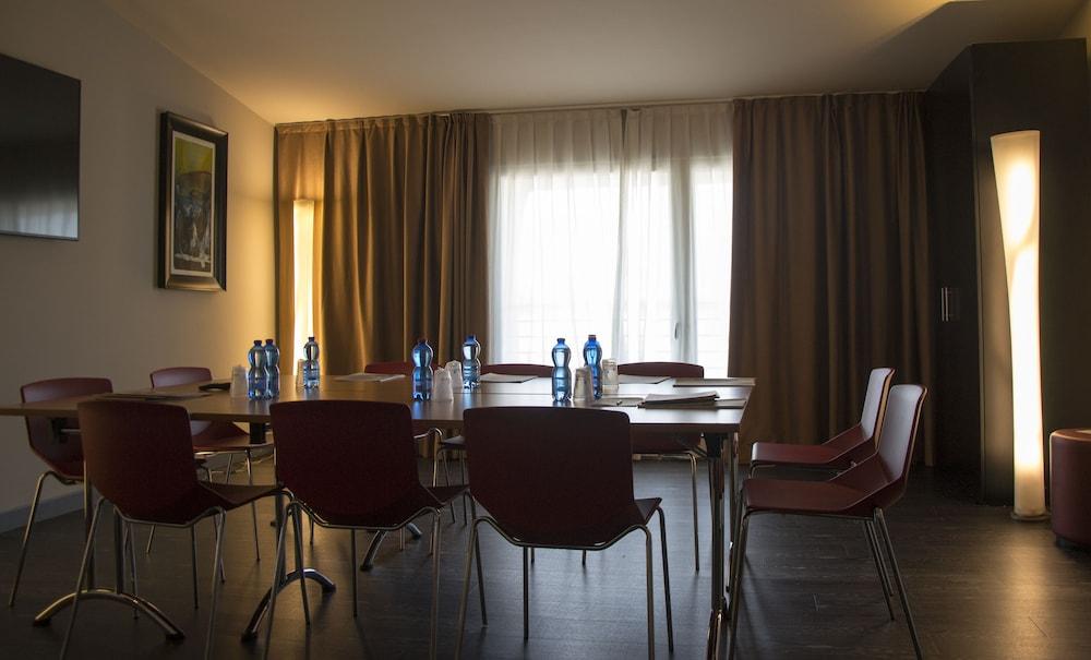 Hotel Continental Cremona Bagian luar foto