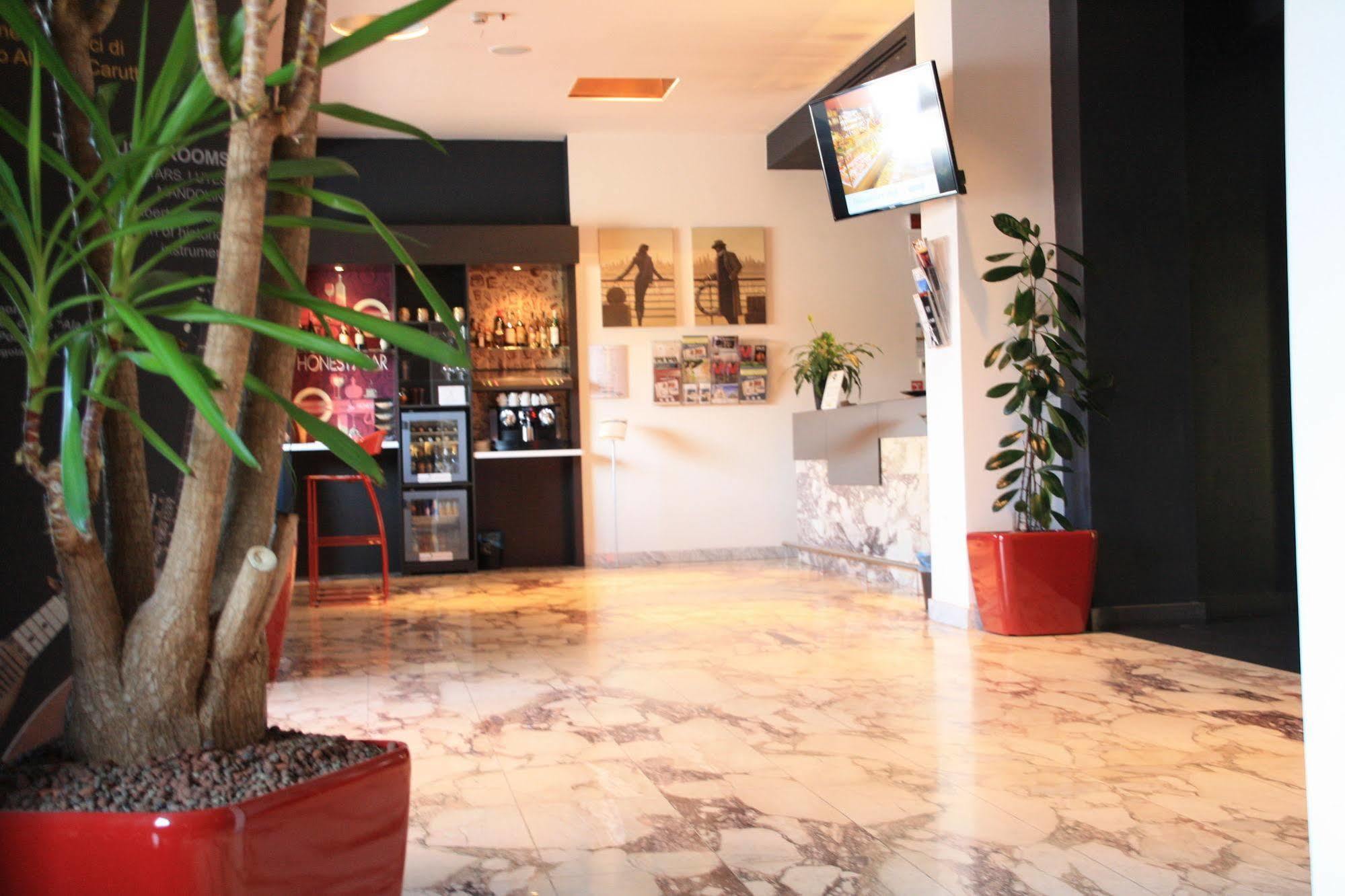 Hotel Continental Cremona Bagian luar foto