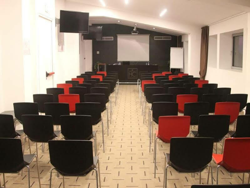 Hotel Continental Cremona Bagian luar foto