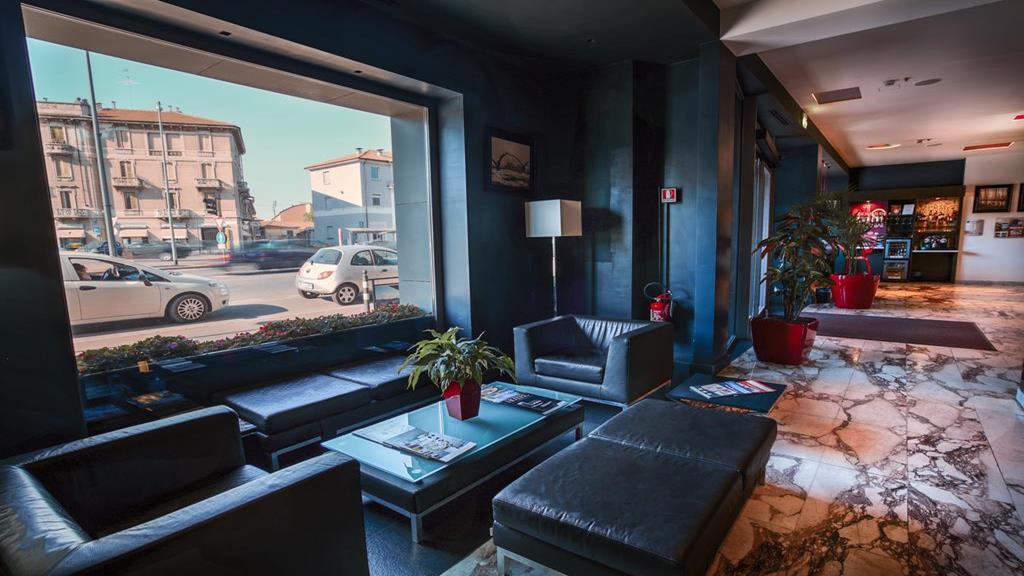 Hotel Continental Cremona Bagian luar foto